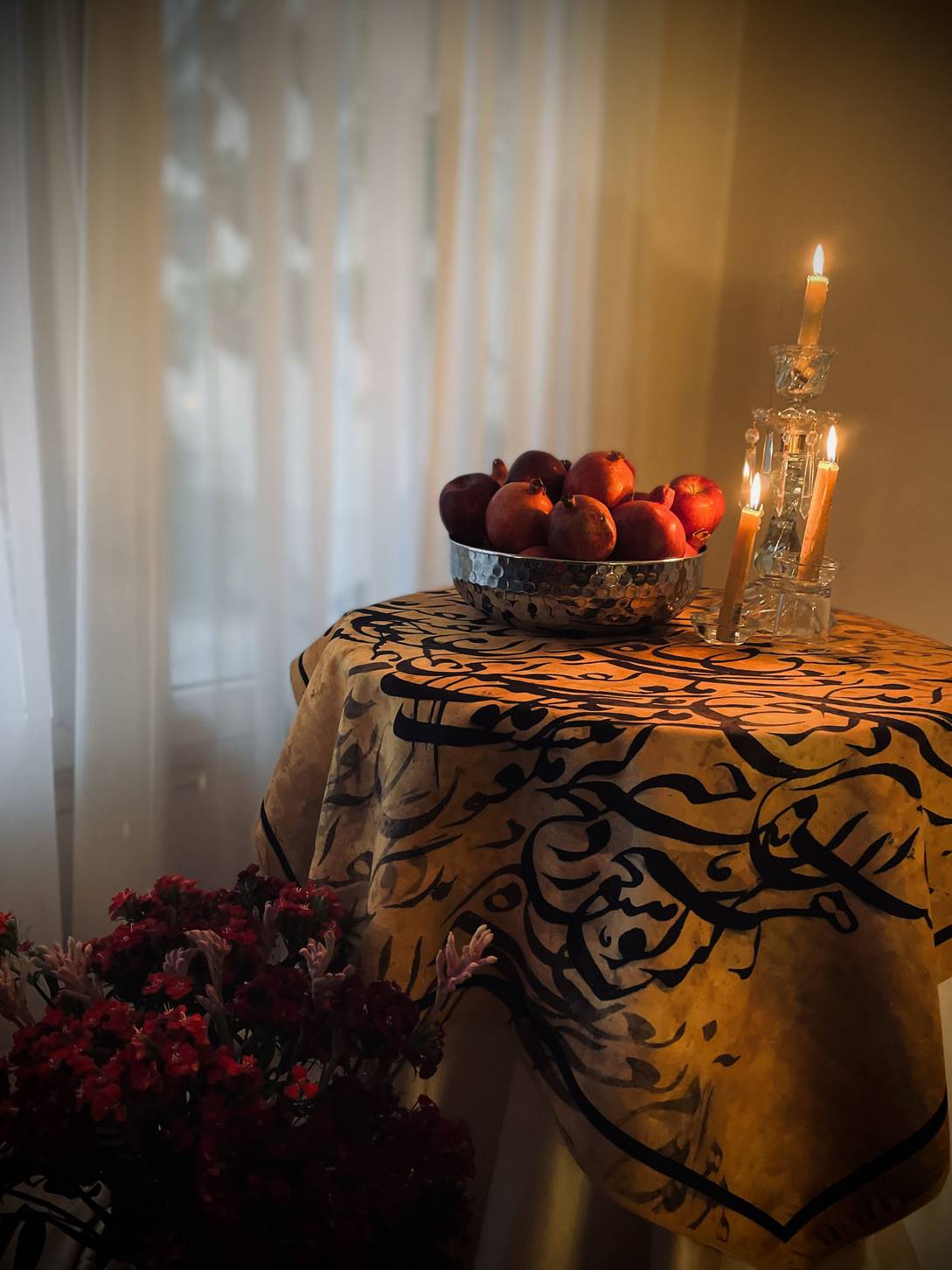 رومیزی هیچ مگو